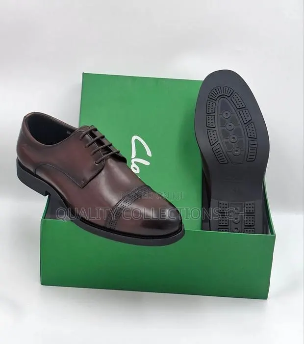 Clarks Men Coffee Brown Solid Leather · Photo 1