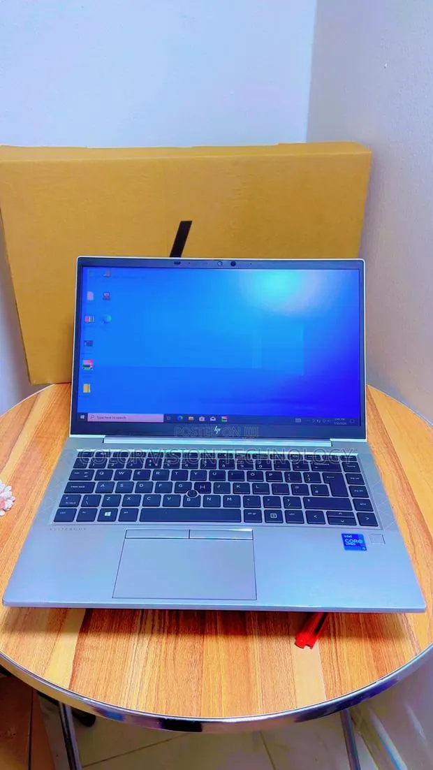 Laptop HP EliteBook 830 G8 8GB Intel Core i5 SSD 256GB · Photo 1