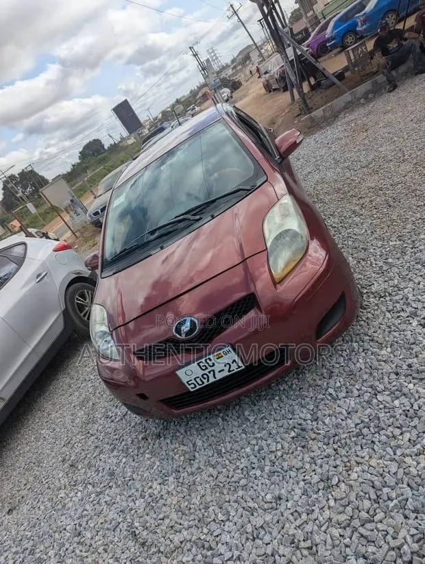 Toyota Vitz 1.0 FWD 5dr 2010 Brown
