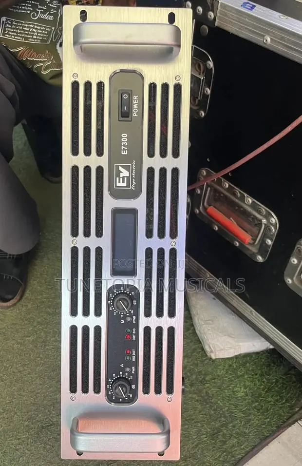 Electro-voice (Ev) E7300 Power Amplifier. · Photo 1