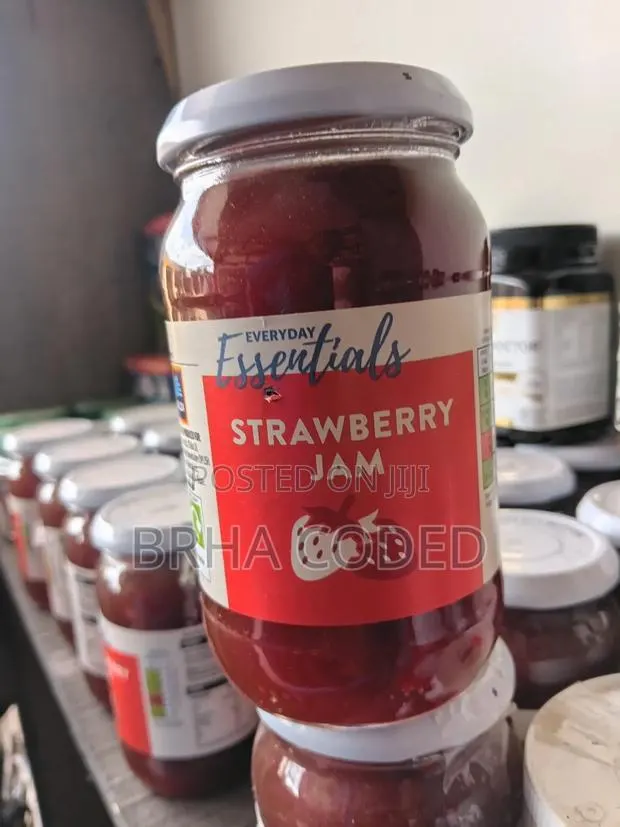 Essentials Strawberry Jam · Photo 1