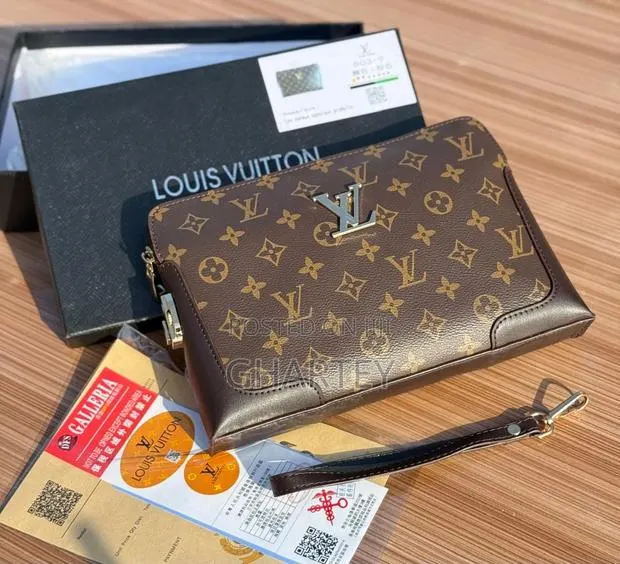 Louis Vuitton Monogram Canvas Men’S Clutch Bag · Photo 1