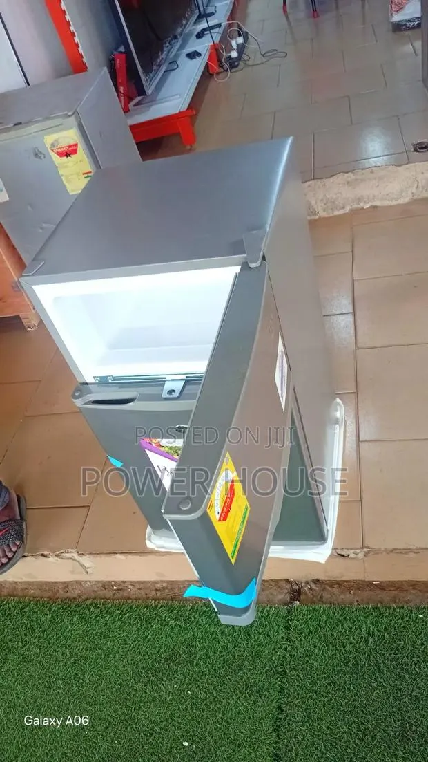 Roch RFR-110d-B Fridge – Sleek Modern Design · Photo 1