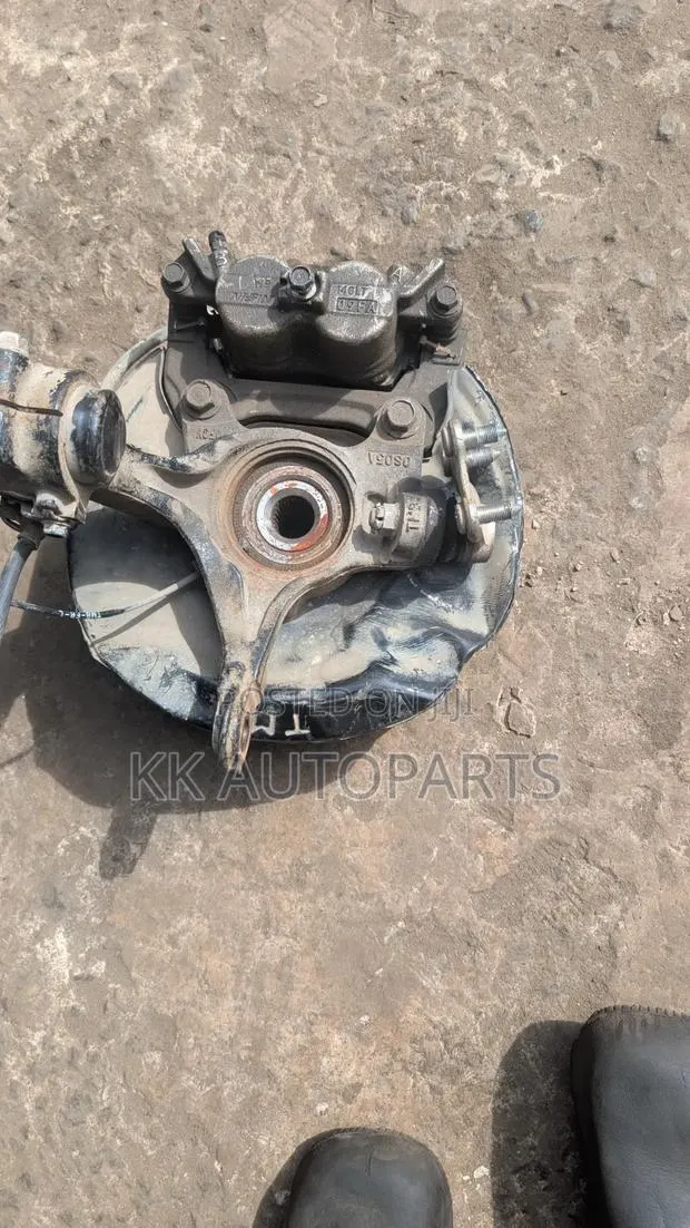 Honda CRV 2017,2018,2019,2020, Front Hub and Shocks Complete · Photo 1