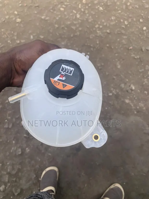 Hyundai Tucson 2017 to 2022 Water Tank · Photo 1