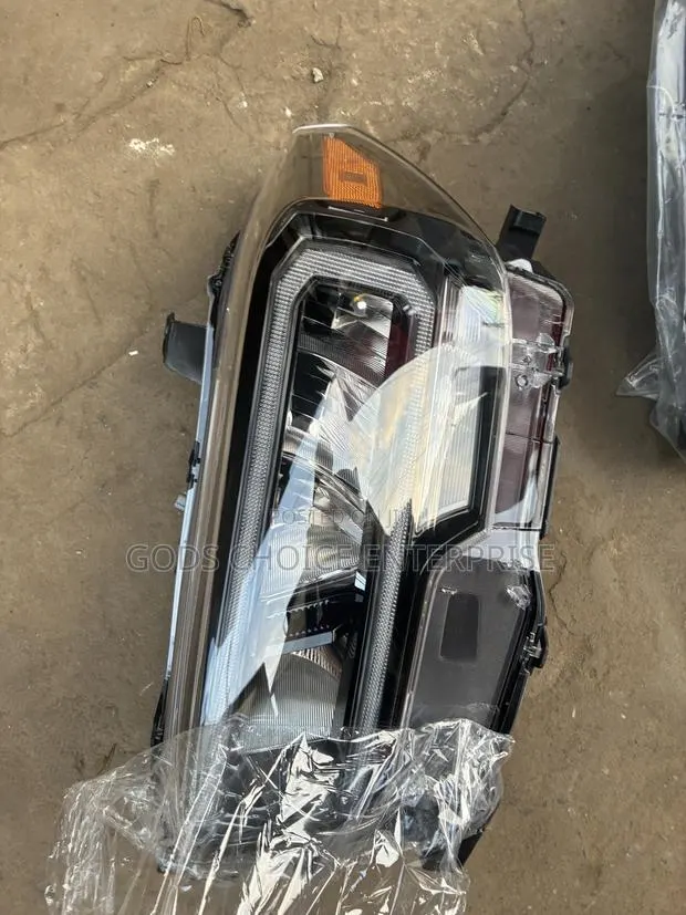 Headlight Tacoma 2016-2020-2022 Black Led · Photo 1