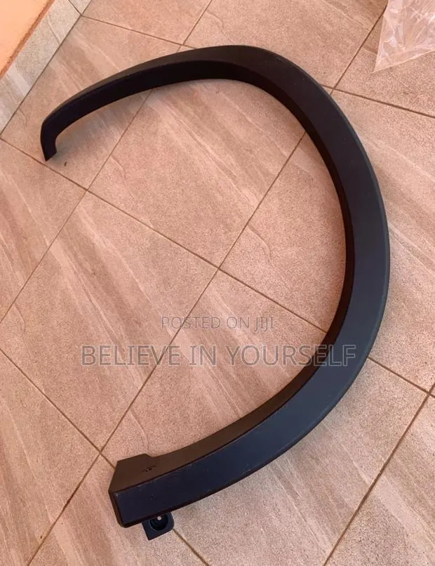 Mitsubishi Outlander 2022 Back Fender Moulding · Photo 1