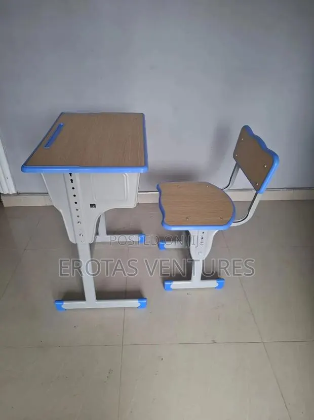 Student Table and Chair · Photo 1