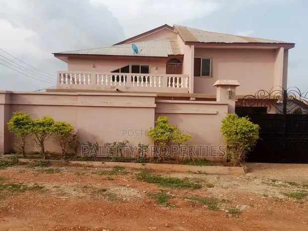 9bdrm House in Ahenema Kokoben, Kumasi Metropolitan for sale · Photo 1
