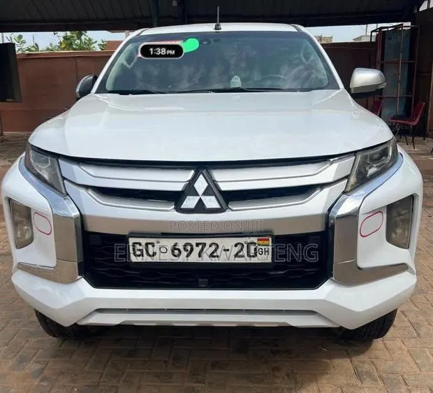 Mitsubishi L200 2020 White · Photo 1