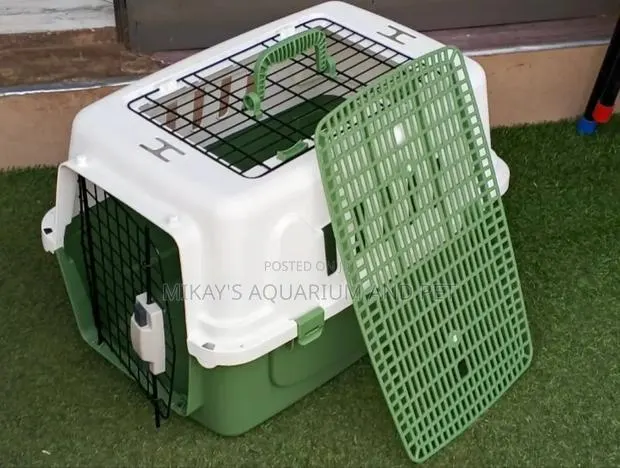 Plastic Dog and Cat Crate · Photo 1