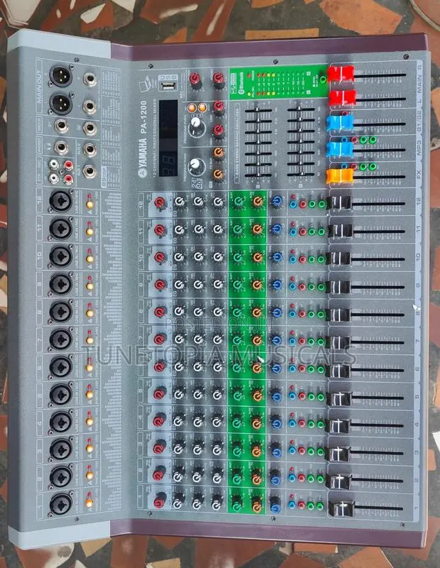 Yamaha Pa-1200 12-Channel Audio Mixer. · Photo 1