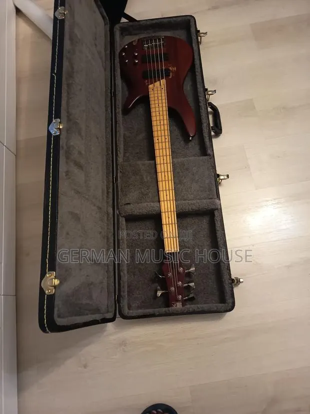 Ibanez Guitar · Photo 1