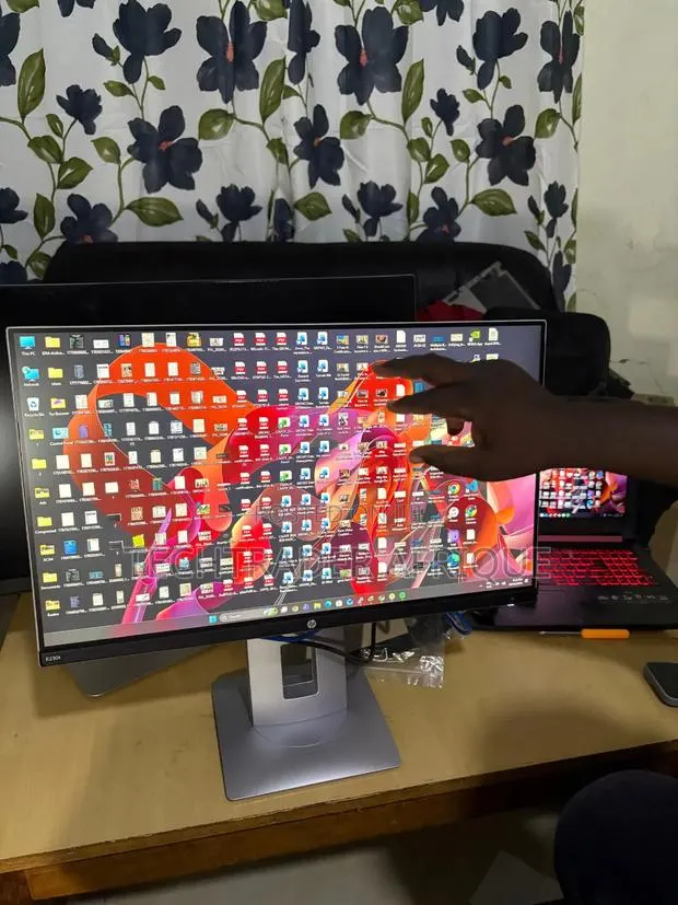 HP TouchScreen Monitor · Photo 1