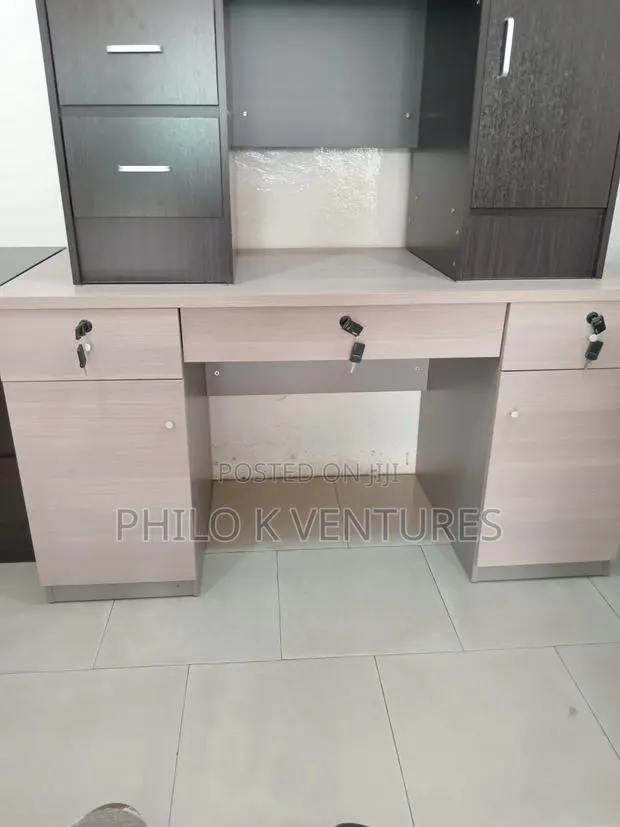 Office Table · Photo 1