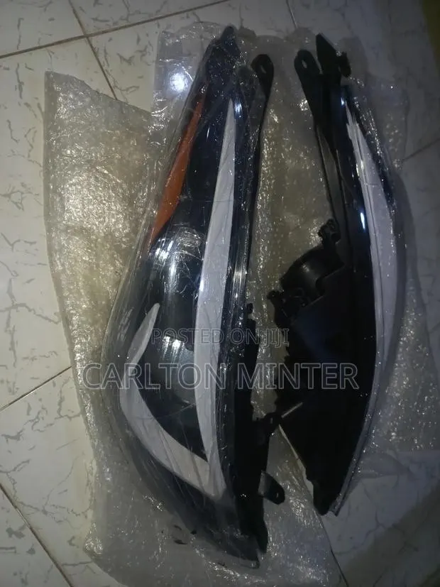Hyundai Elantra 2014-2015-2016 Headlight Pair · Photo 1