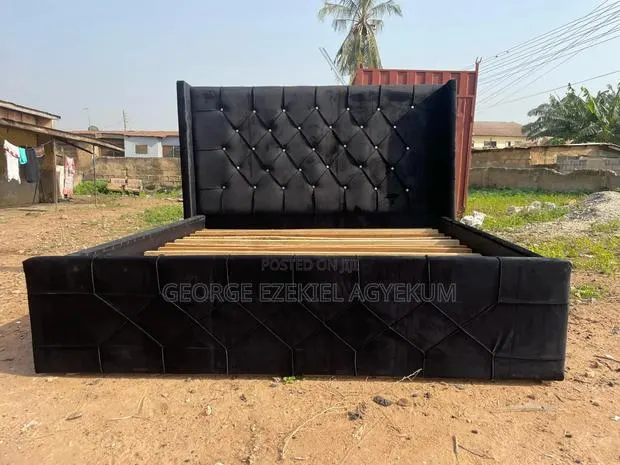 74×75 Queen Size Bedframe · Photo 1