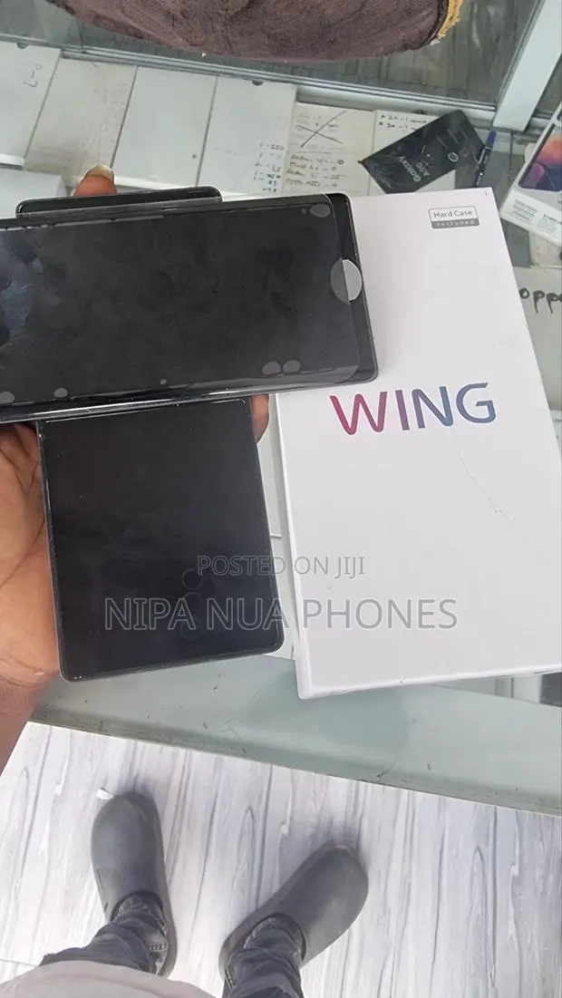 New LG Wing 5G 256 GB Black · Photo 1