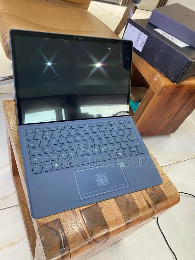 New Laptop Dell Latitude 7350 3GB Intel Core Ultra 7 SSD 1T · Photo 1