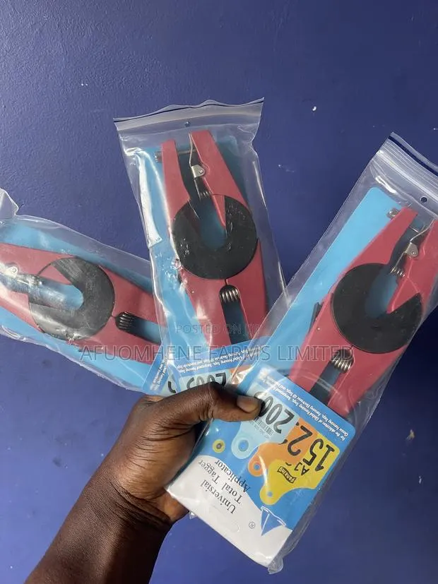Ear Tag Applicator for Livestock · Photo 1