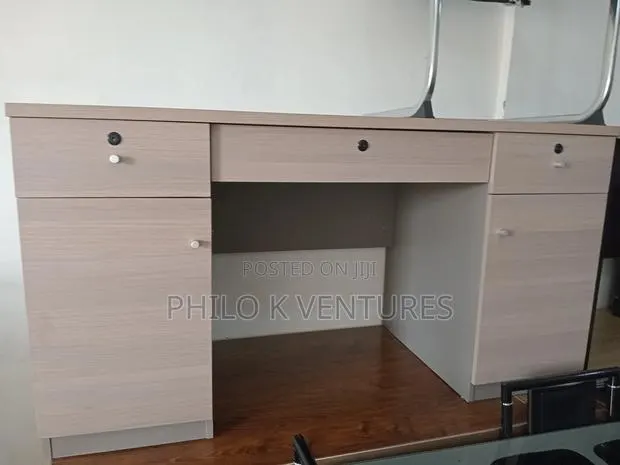 Sellers Table at Cool Price · Photo 1