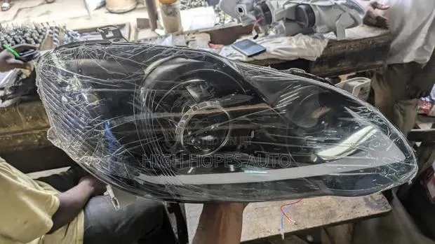 Toyota Corolla 2003-2007 Touring Headlight · Photo 1