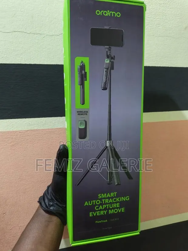 Oraimo FlowTrack Gesture Control Face Tracking Selfie Stick Tripod · Photo 1