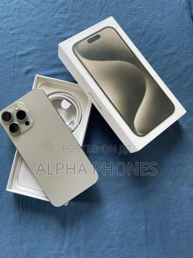 Apple iPhone 15 Pro Max 256 GB Silver · Photo 1