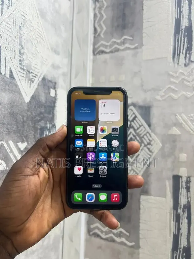 Apple iPhone XR 128 GB Black · Photo 1