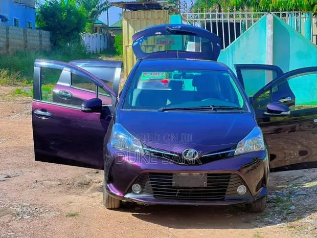 Toyota Vitz 1.5 FWD 5dr 2015 Black · Photo 1