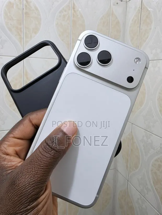 New Apple iPhone 17 Pro Max 256 GB Silver · Photo 1