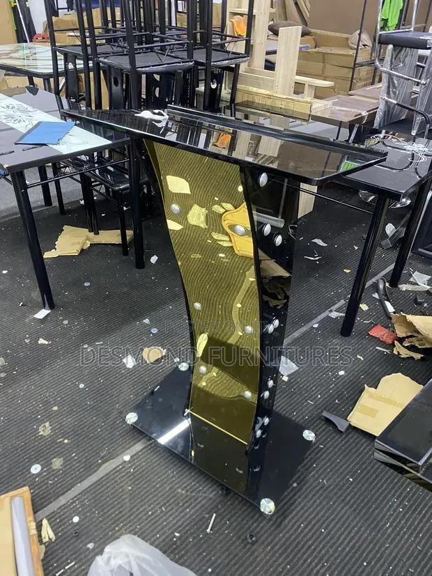 Imported Glass Pulpit · Photo 1