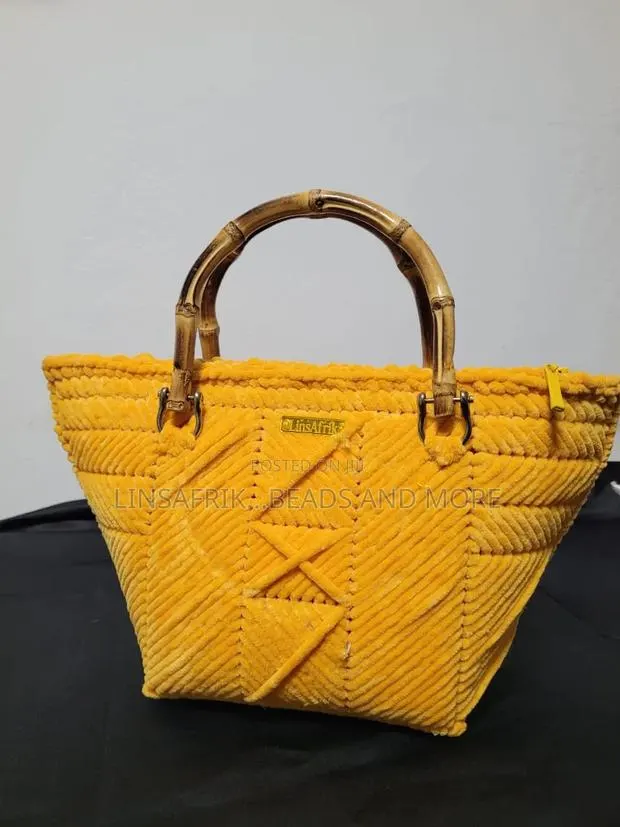 Crochet Canvas Bag · Photo 1