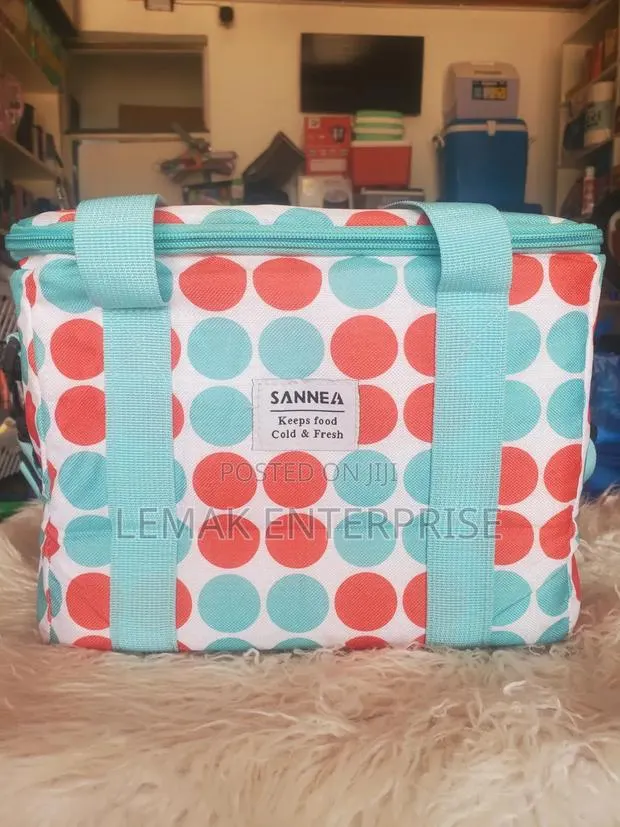 Insulated Lunch Box For Hot And Cold · Photo 1
