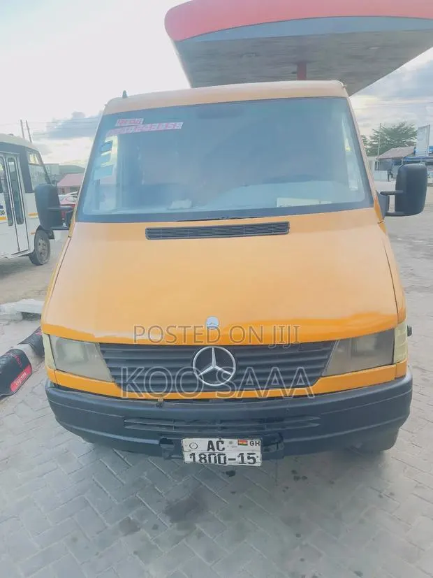 Mercedes-Benz Sprinter 2000 Yellow · Photo 1