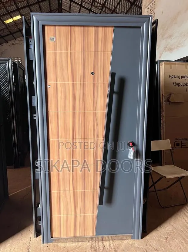 Special Italian Made Crafted Design Technology · Photo 1