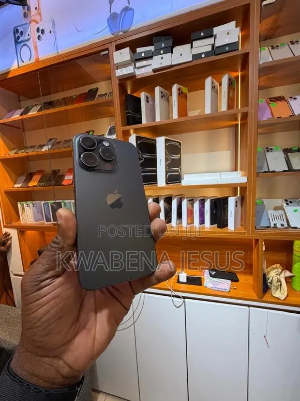 Apple iPhone 15 Pro 256 GB Black · Photo 1