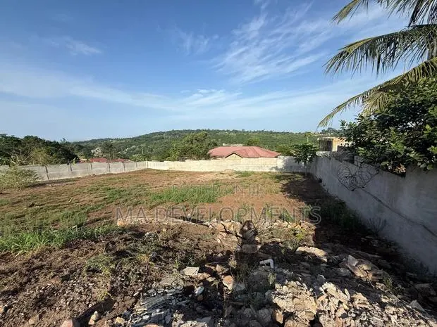100**35 Titled Land for Sale at Peduase Kitase Aburi · Photo 1