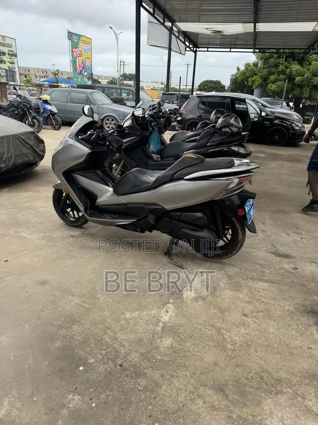 Honda Forza 2016 Gray · Photo 1