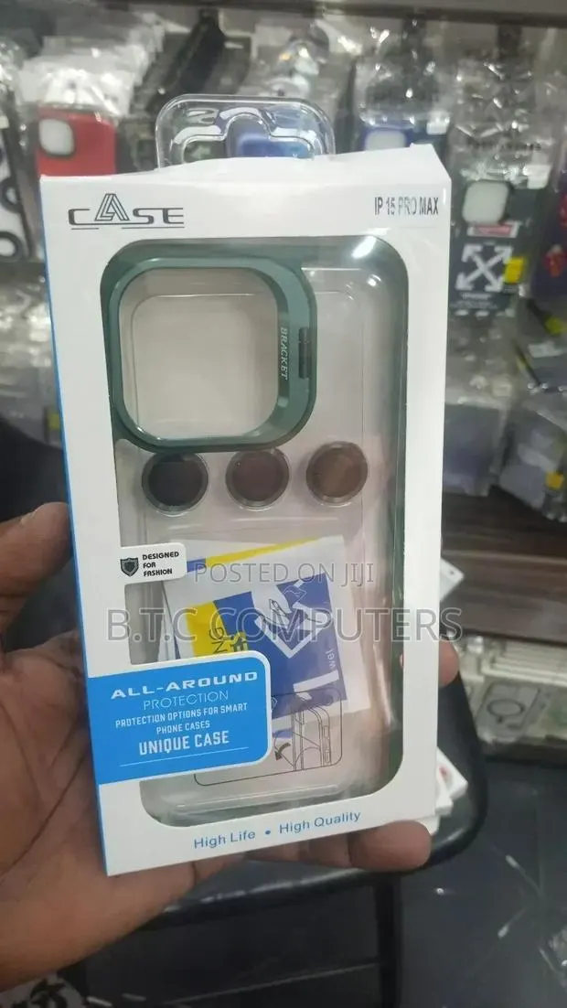 Amazon iPhone 15 Pro Max Cover · Photo 1