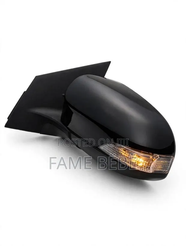 Corolla 2014 Side Mirror With Light · Photo 1