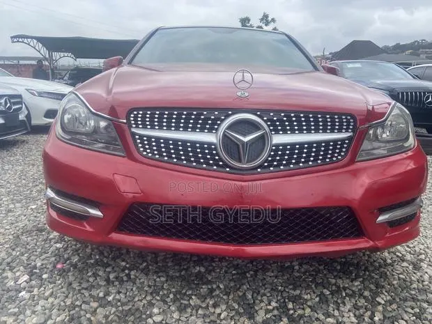 Mercedes-Benz C250 2013 Red · Photo 1