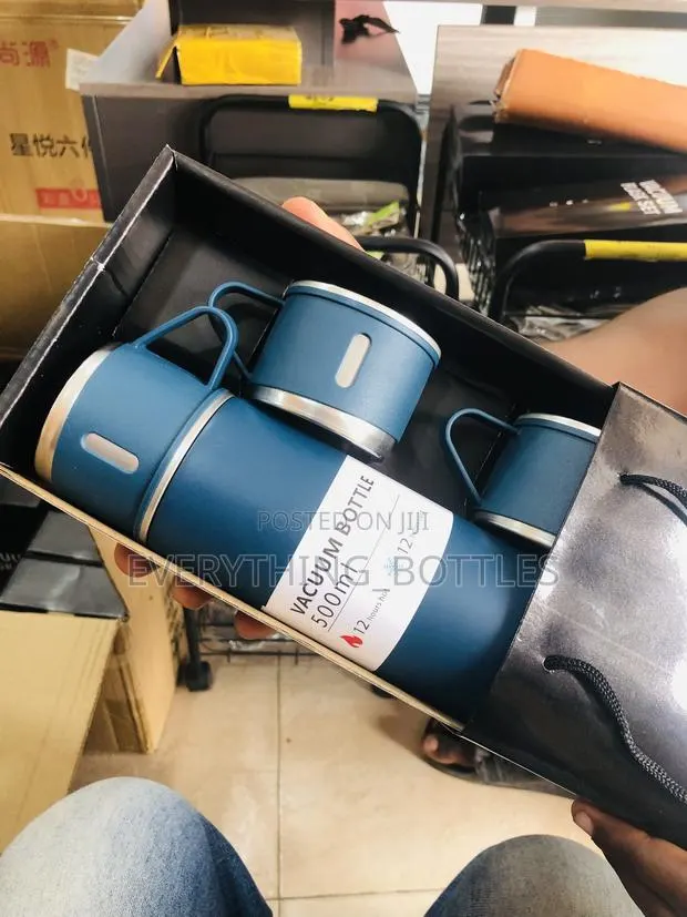 Vacuum Flask Set - 500ml + 2 Cups · Photo 1