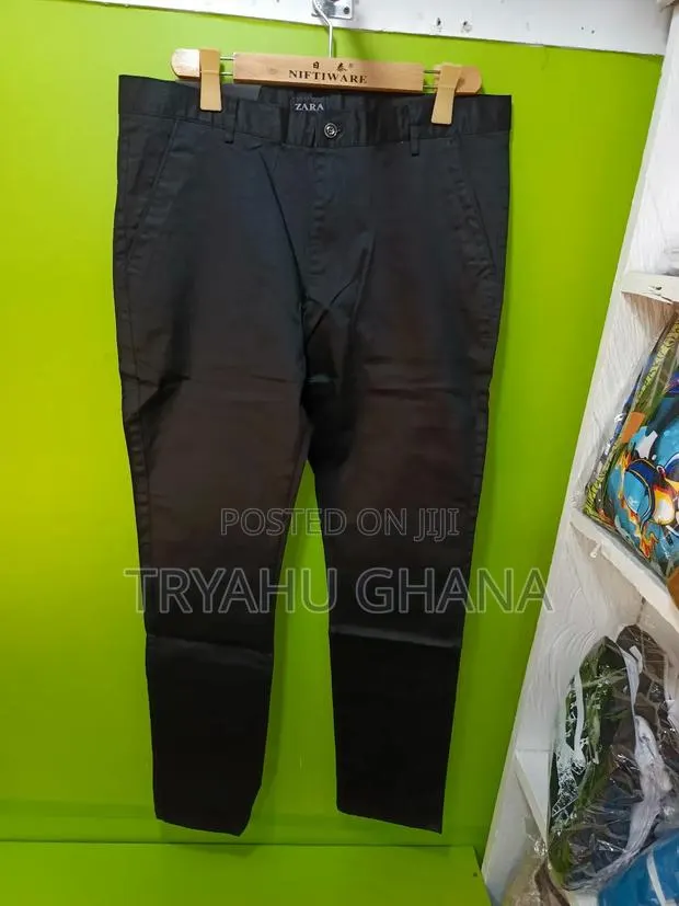 Black Zara Khaki Trousers For Everyday Comfort · Photo 1