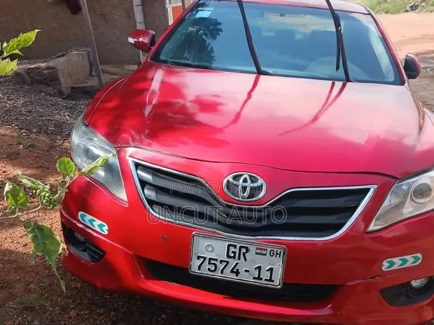 Toyota Camry 2010 Red · Photo 1