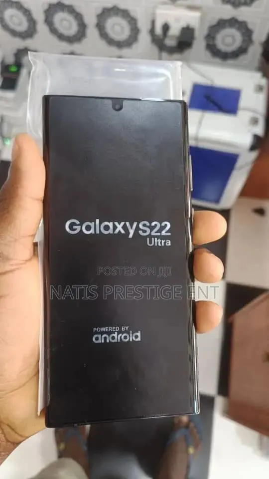 New Samsung Galaxy S22 Ultra 5G 256 GB Black · Photo 1