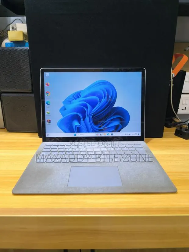 Laptop Microsoft Surface Laptop 2 8GB Intel Core i5 SSD 256GB · Photo 1