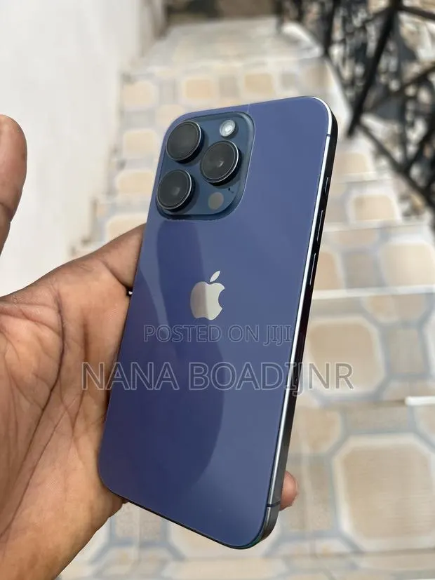 Apple iPhone 15 Pro 128 GB Blue · Photo 1