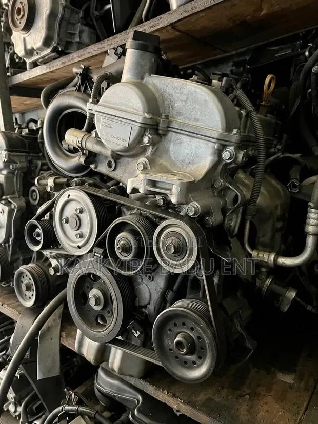 Toyota Vitz Engine 4 Plugs Complete · Photo 1