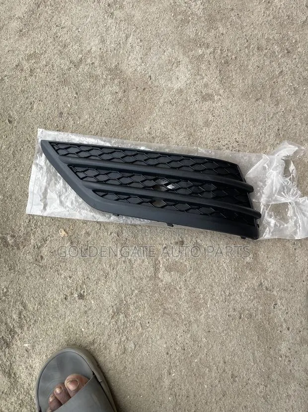 Pilot 2016 Fog Light Cover · Photo 1